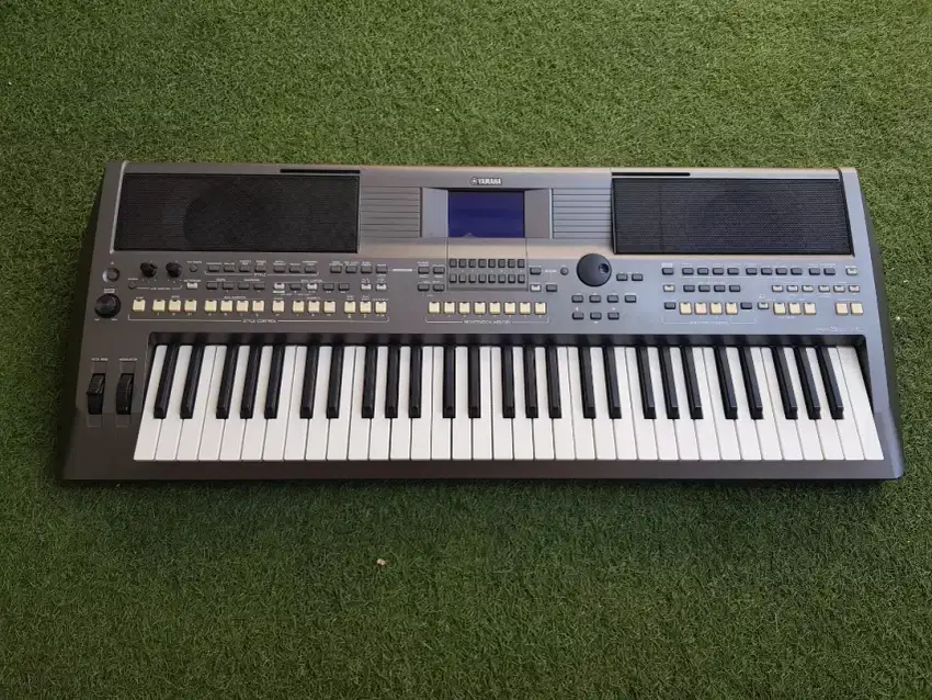 Yamaha PSR S670