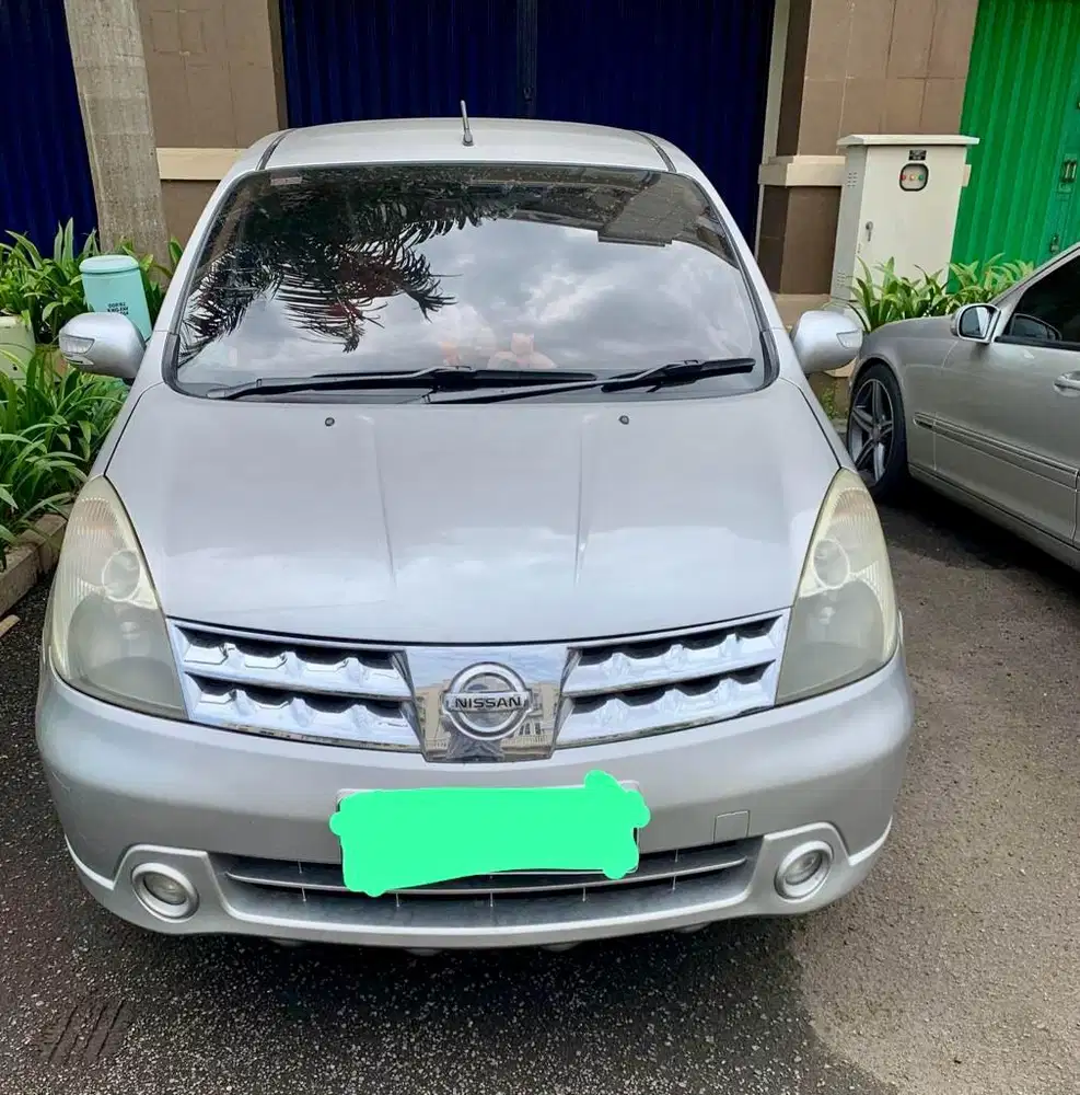 Mobil Nissan Grand livina 1.8 AT 2009