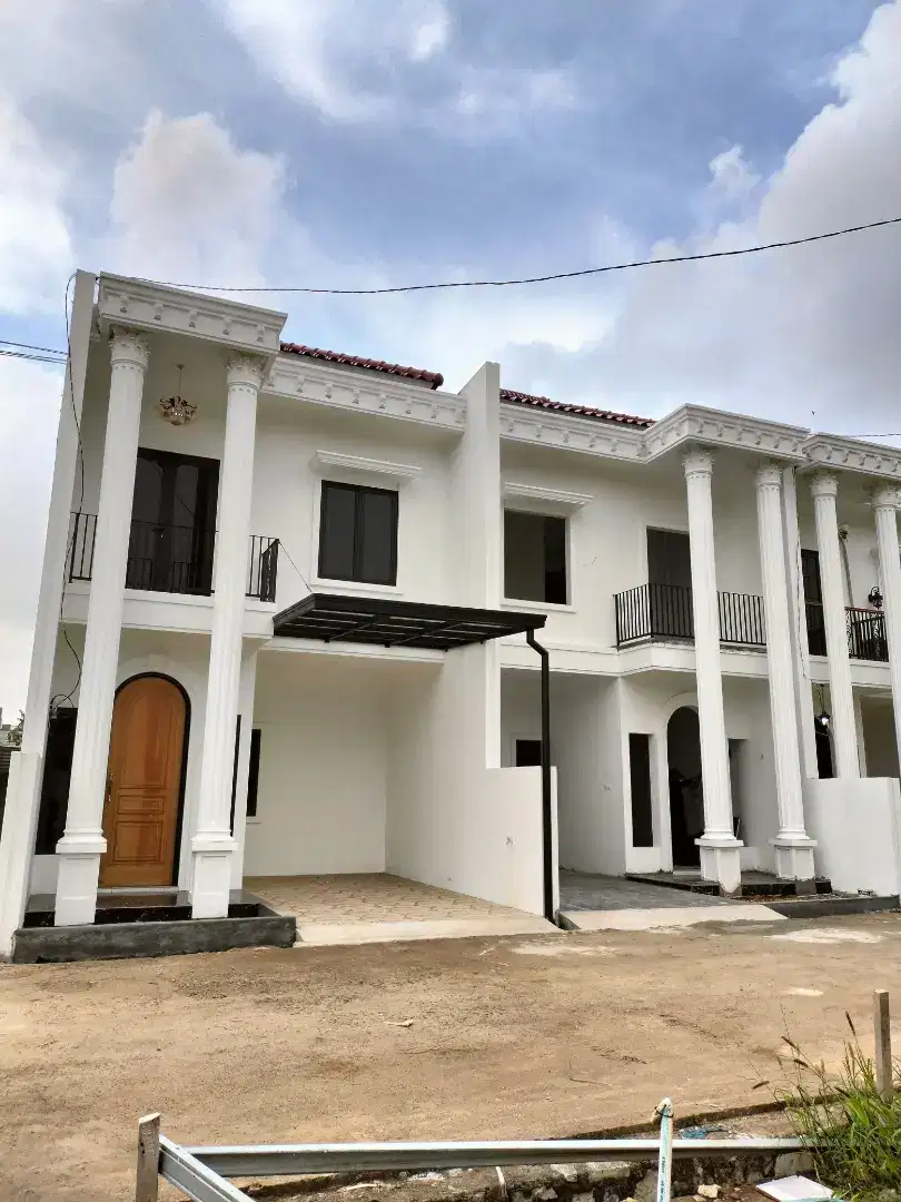 Rumah Mewah bergaya Klasik Modern di Pondok Bambu Jakarta Timur