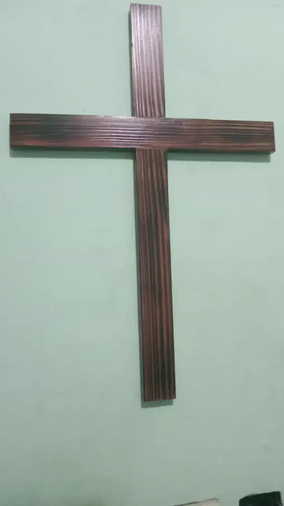 Salib dinding dari kayu