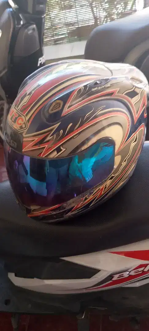 Helm full face kyt