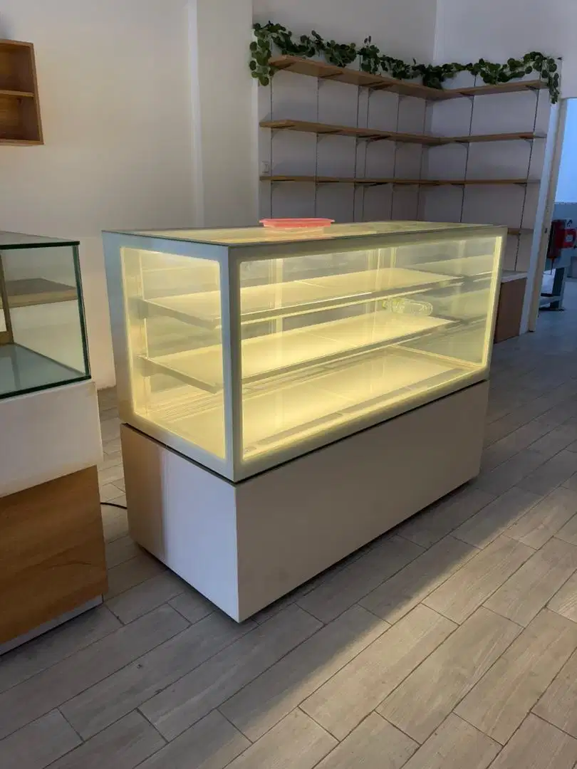 showcase kulkas GEA MM750V