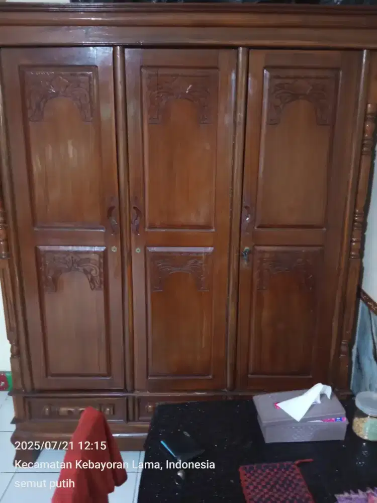 Jual lemari pakaian 3 pintu,bahan jati