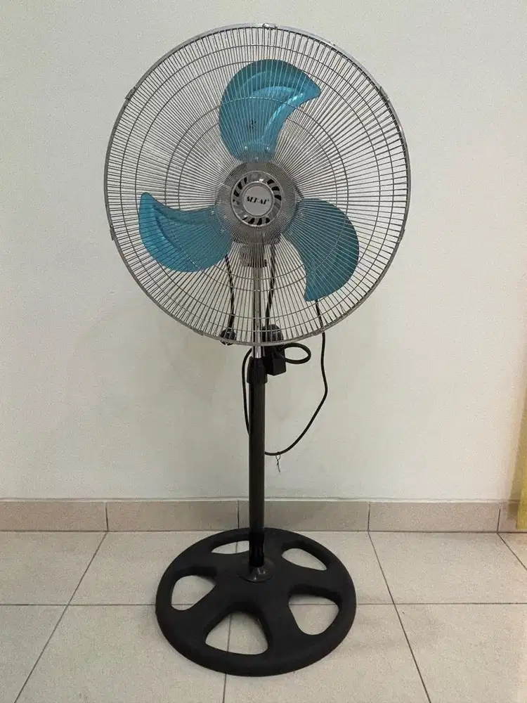 Kipas angin merk Sekai.
