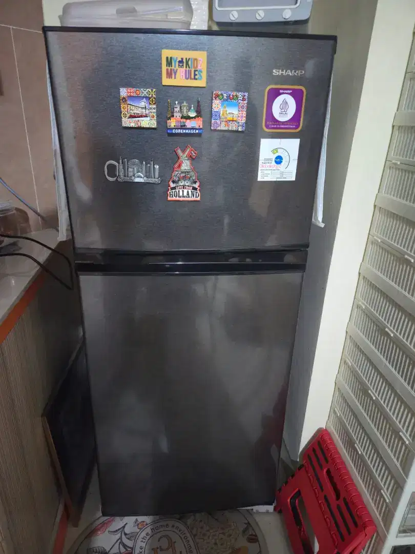 Kulkas 2 pintu merk Sharp