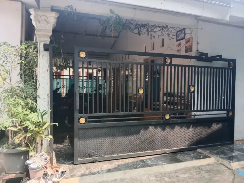 Dijual rumah pribadi luas 130 Meter, garasi luas  granit lantai.