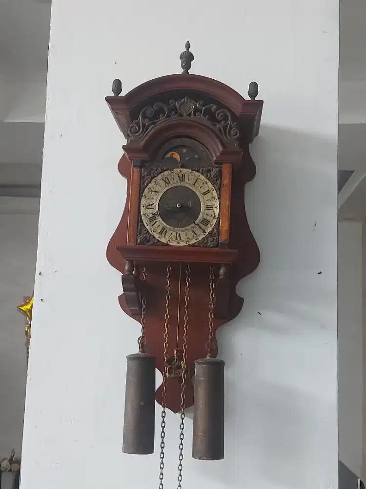 Jam dinding moonphase