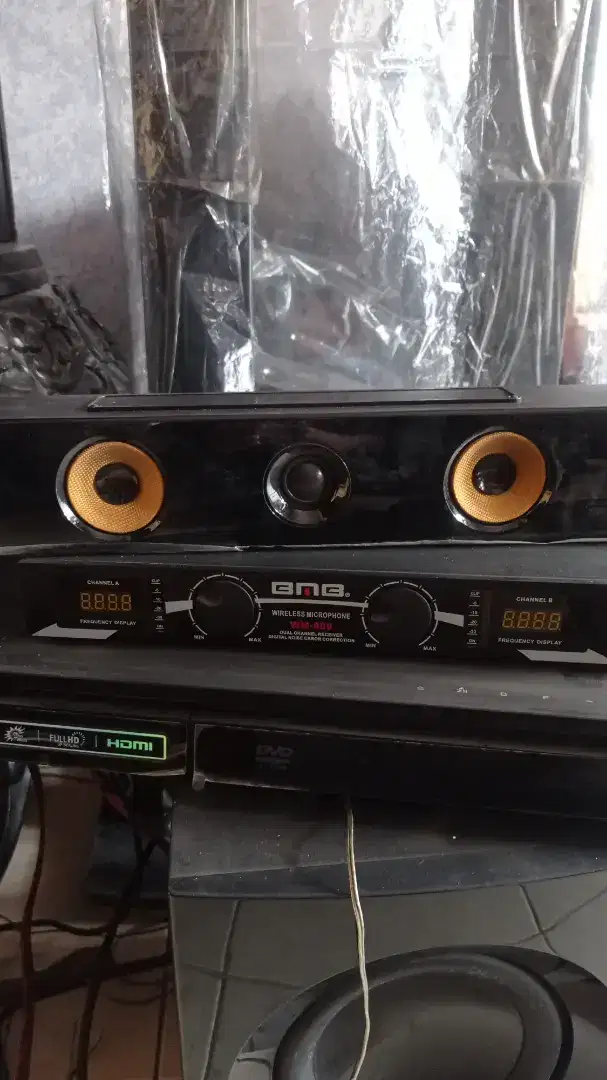 DIJUAL 1 SET SPEAKER & TV LG 45 INC