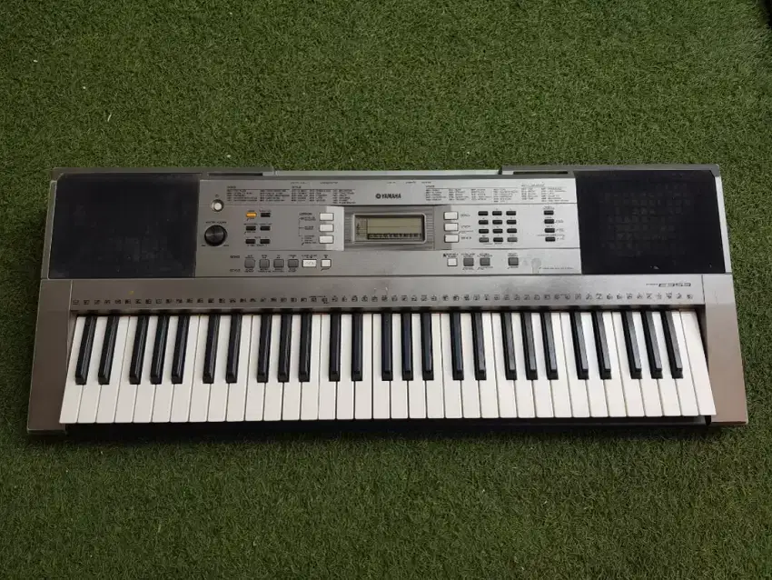 Yamaha PSR E353