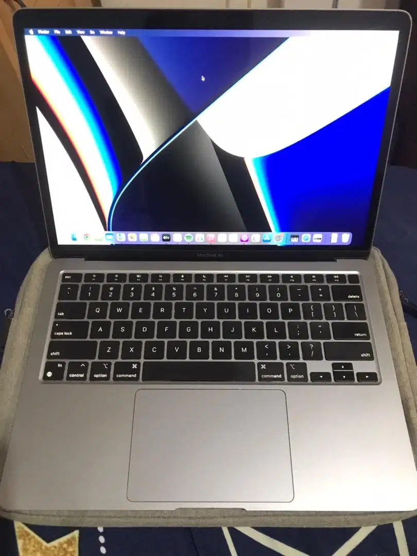 Dijual Macbook Air M1 2020 13-inch Retina Display 256 GB Second