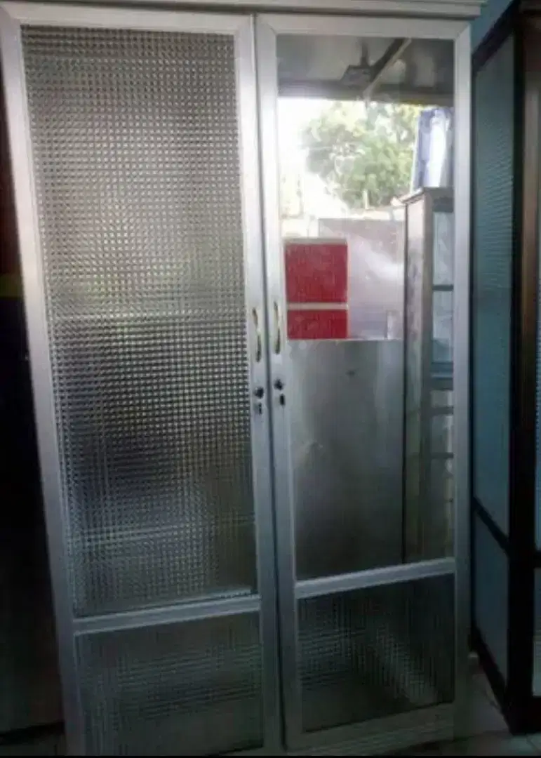Lemari Pakaian Aluminium Frame Putih Kaca Es 2 Pintu