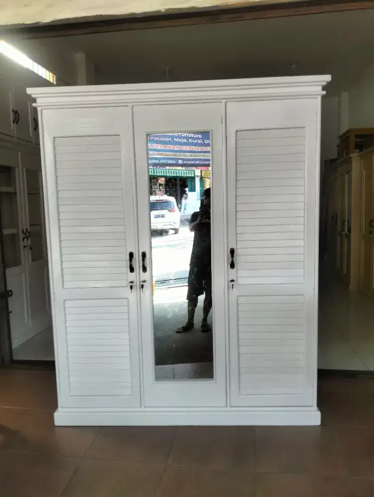 Lemari pakaian pintu 3 ukuran 50x140cm tinggi 175cm