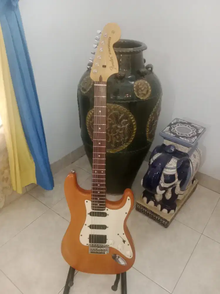 Gitar Listrik FENDER Stratocaster
