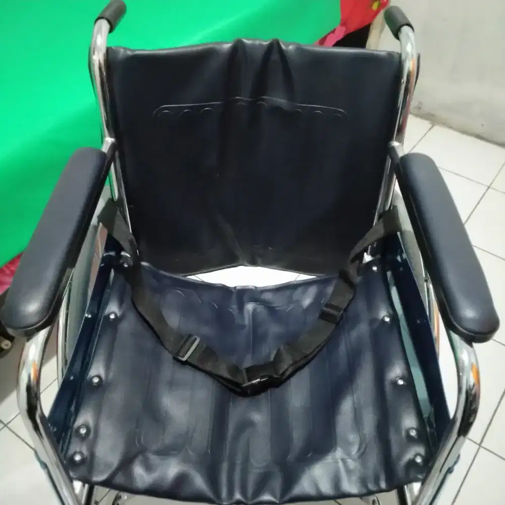 Di jual cepat kursi roda masih baru belum sempat dipakai harga nego