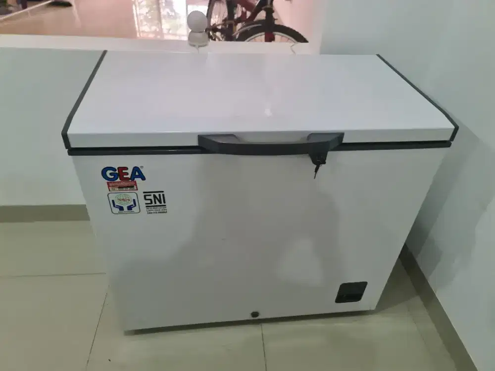 Jual freezer Gea 220 Liter kondisi mulus