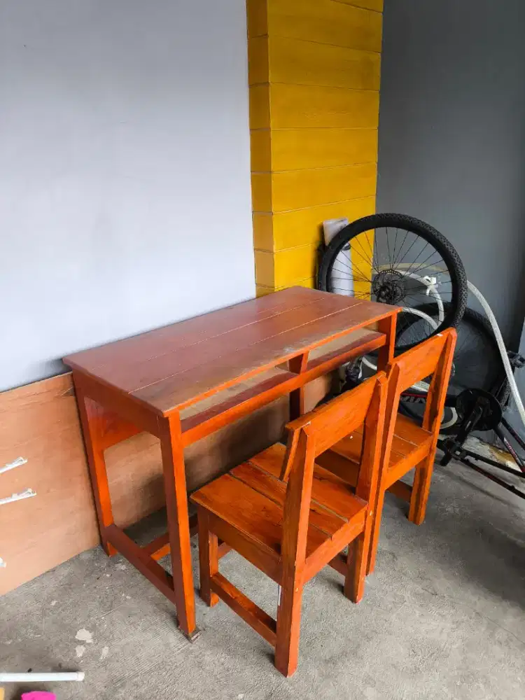 Meja kayu laci kursi