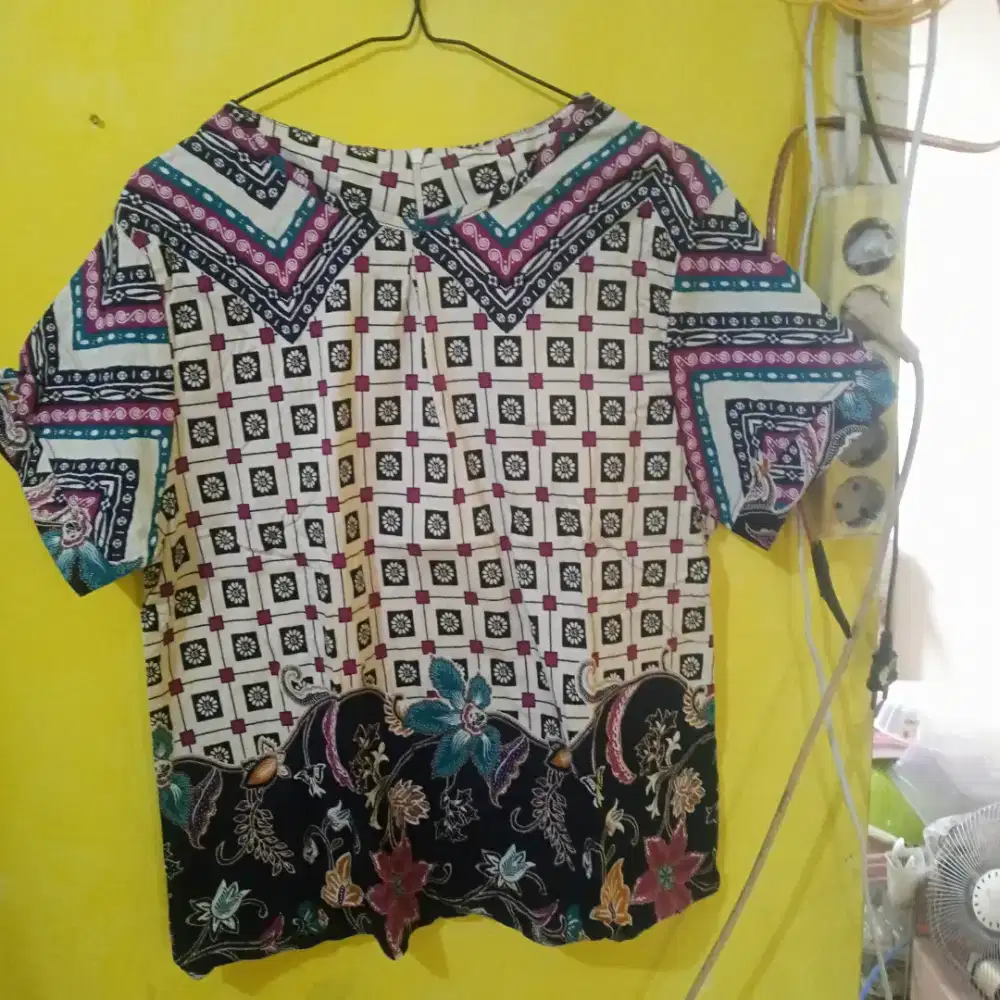 Blouse batik lengan pendek