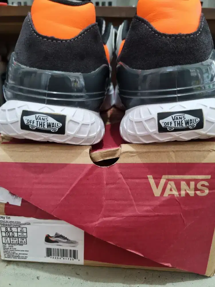 Sepatu second rasa baru