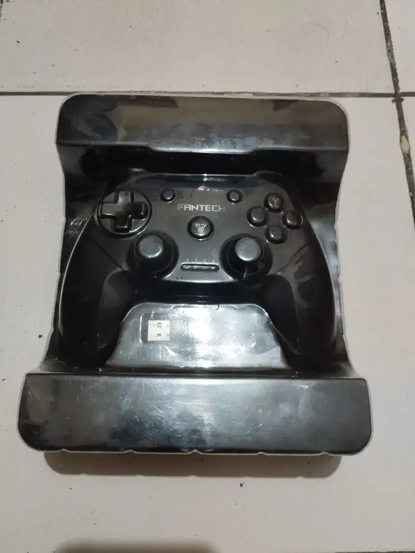 Fantech revolver WGP12 wireless gaming controller gamepad joystick