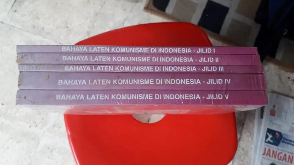 Buku lama Bahaya Laten Komunis di Indonesia kondisi NOS