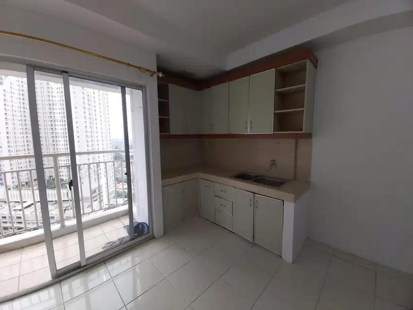 JUAL 3 kamar unfurnish view CP Apt.Mediterania garden res 2 Tj Duren