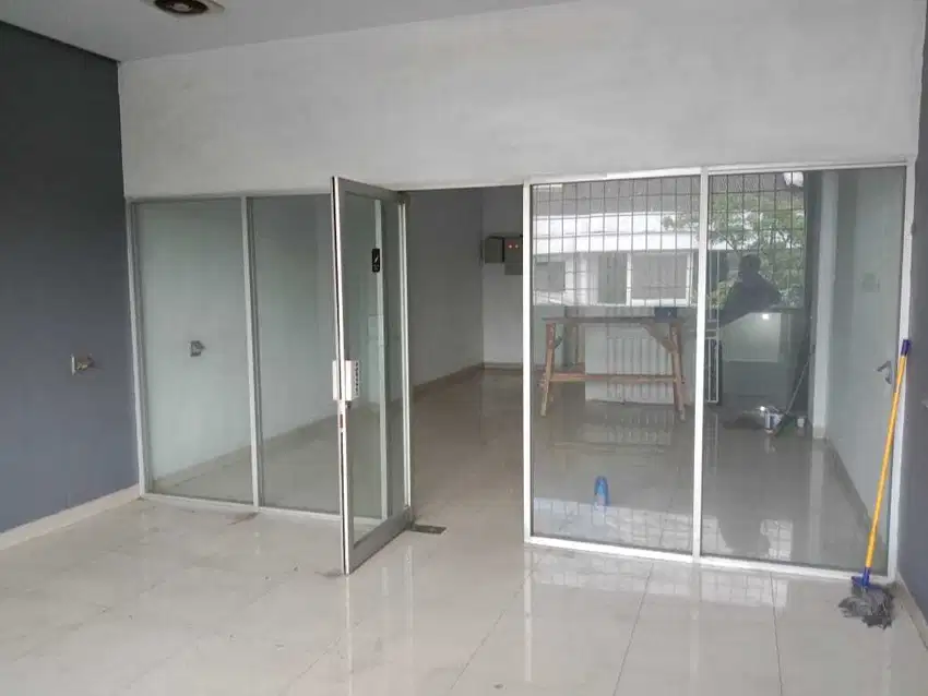 Dijual Ruko 3 (tiga) lantai jalan Gatot Subroto (dekat TSM) Bandung