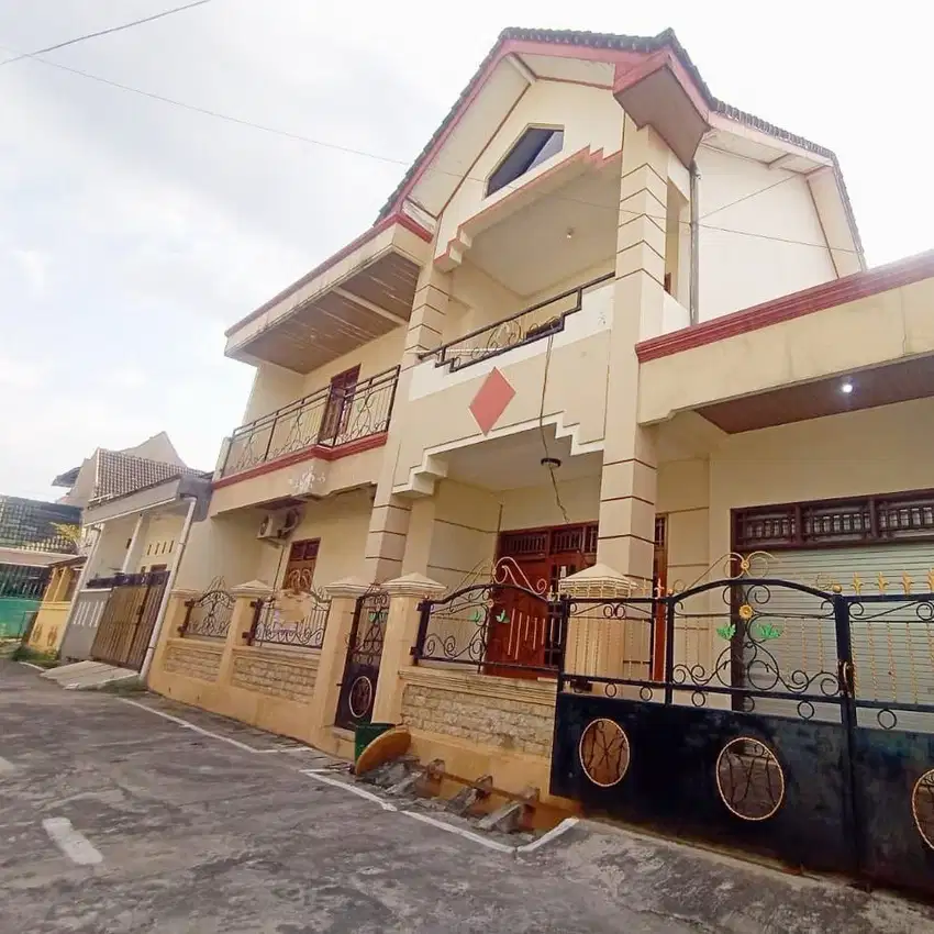 Rumah Second Bagus 2 Lt di dalam Perum Gentan