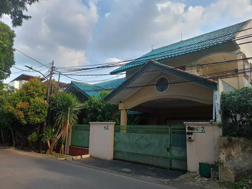 RUMAH KLASIK SIAP HUNI DALAM KOMPLEK DEKAT TOL CILANDAK ANDARA