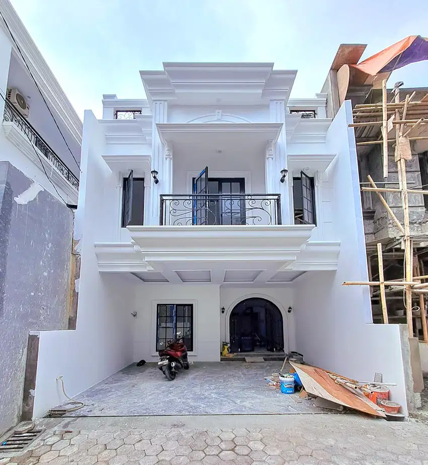 Dijual Rumah Baru American Classic Dalam komplek di Jagakarsa