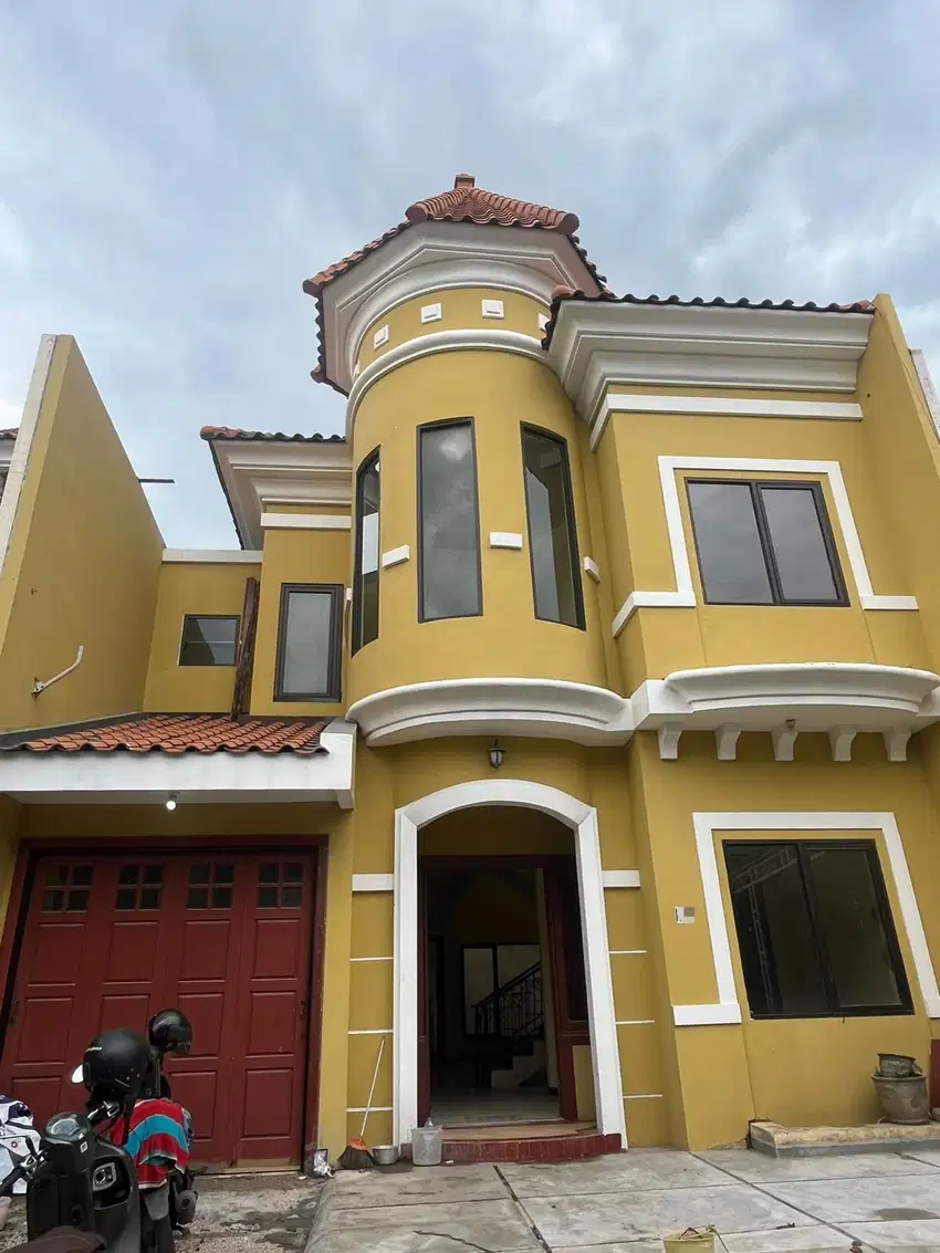Disewakan rumah di Jemursari Regency