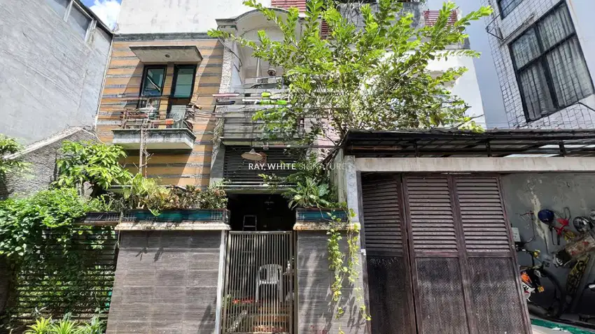 Rumah Siap Huni 3 Lantai di Jl Taman Setiabudi Kuningan