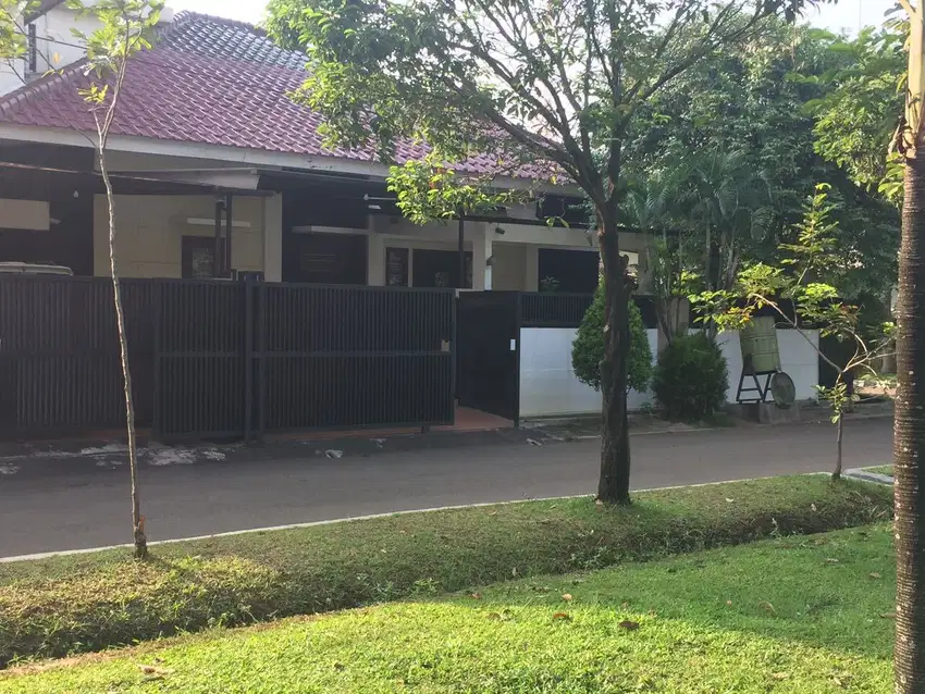 Rumah hoek di Komplek Taman Alfa Indah Joglo Jakarta barat