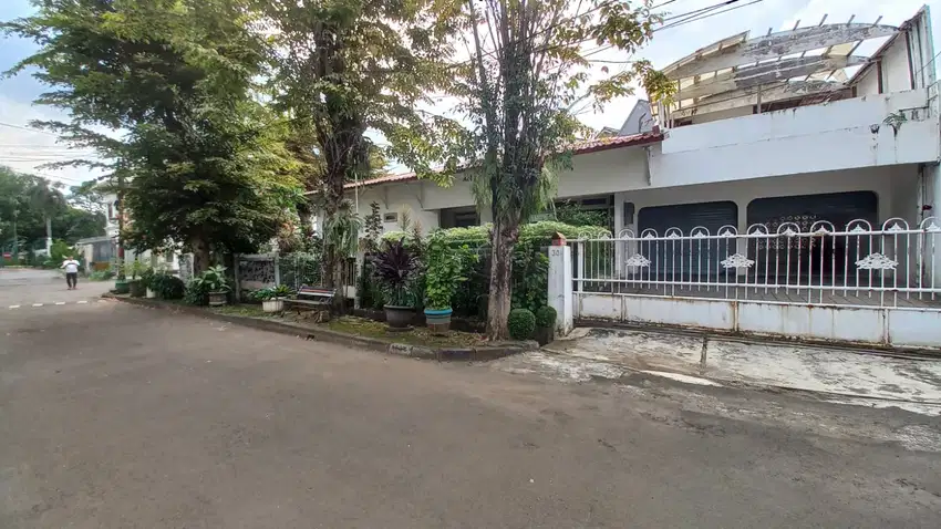 Rumah Di komplek Elit Loka Indah, Pancoran. Asri, Tenang, Nyaman
