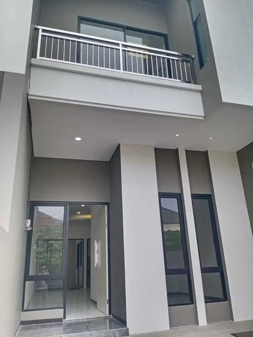 RUMAH TROPICAL MODERN 3.5 Lantai