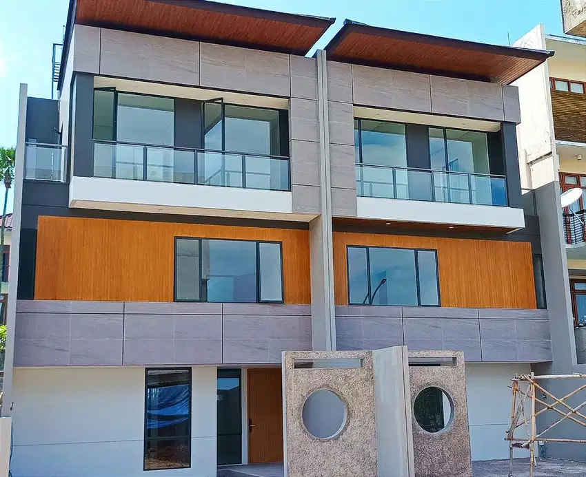 Rumah Mewah Baru 3 Lantai di Setra duta Bandung Utara ada Kolam renang