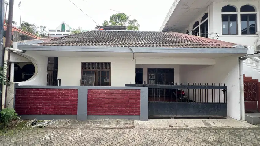 Rumah strategis dekat MRT, siap huni di Cilandak Barat Jaksel