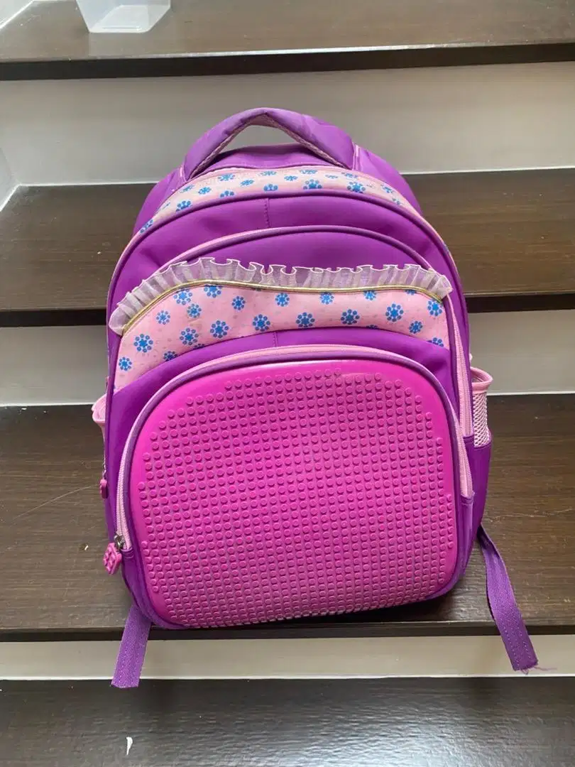Tas sekolah warna ungu