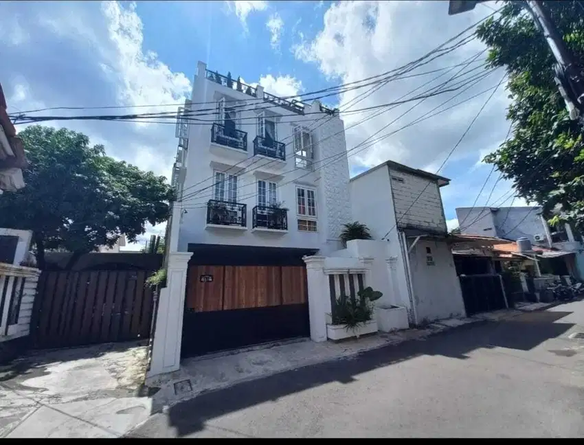 Rumah Cantik 2 Lantai Semi Furnish Murah di Pejaten barat Jakarta Sel