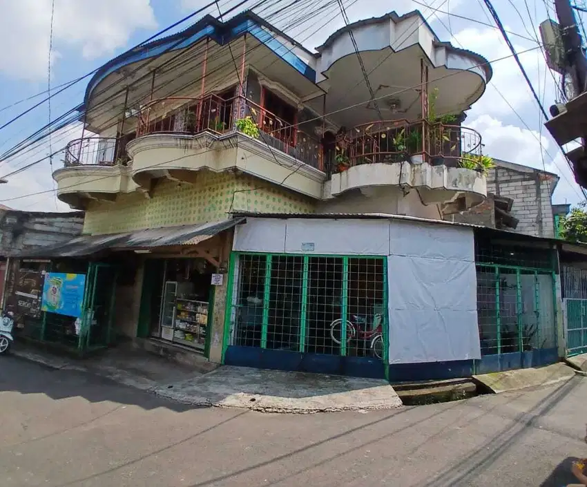 Dijual Rumah Warung dan 1 Kontrakan Dijakarta Timur