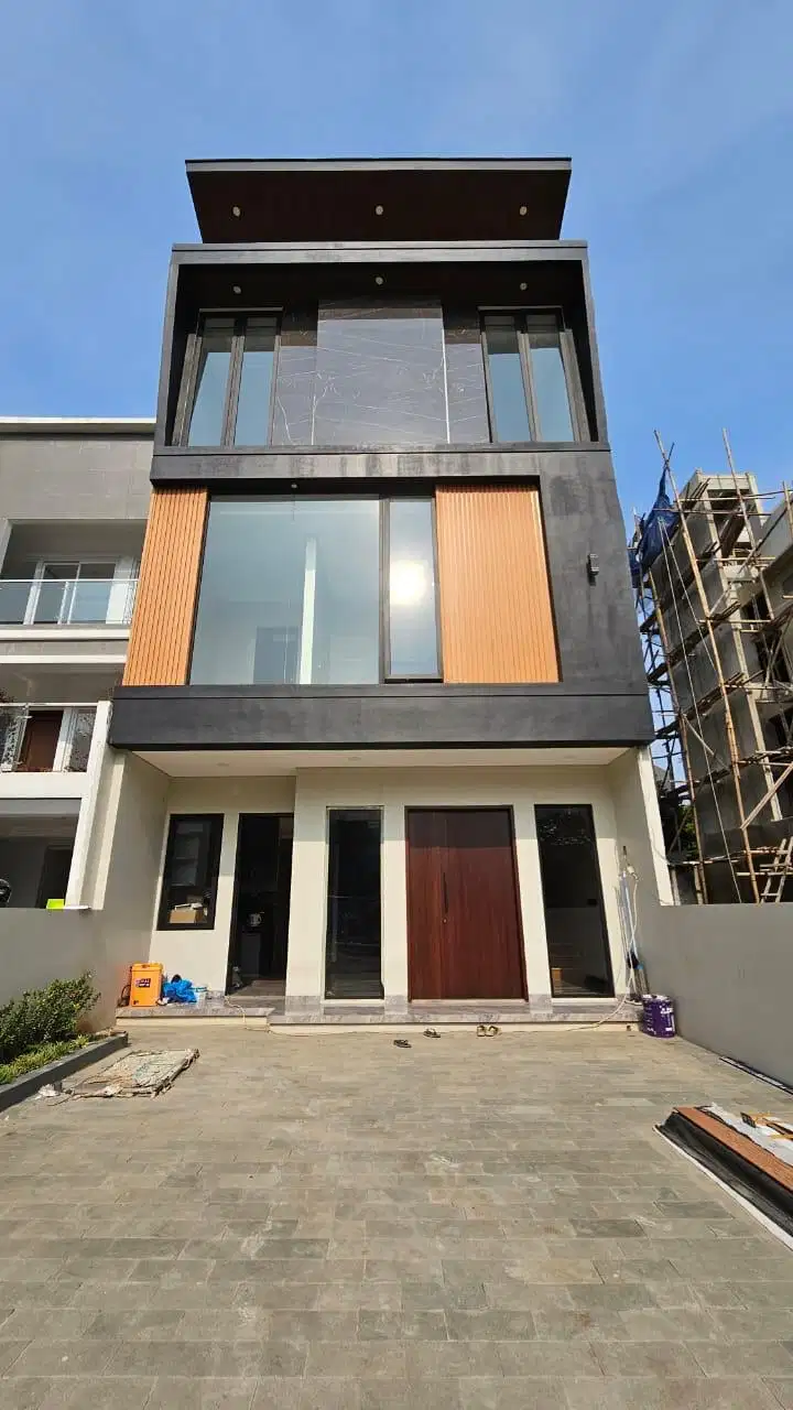 Rumah Mewah Dilingkungan Tenang Cilandak Fatmawati. Full furnished.
