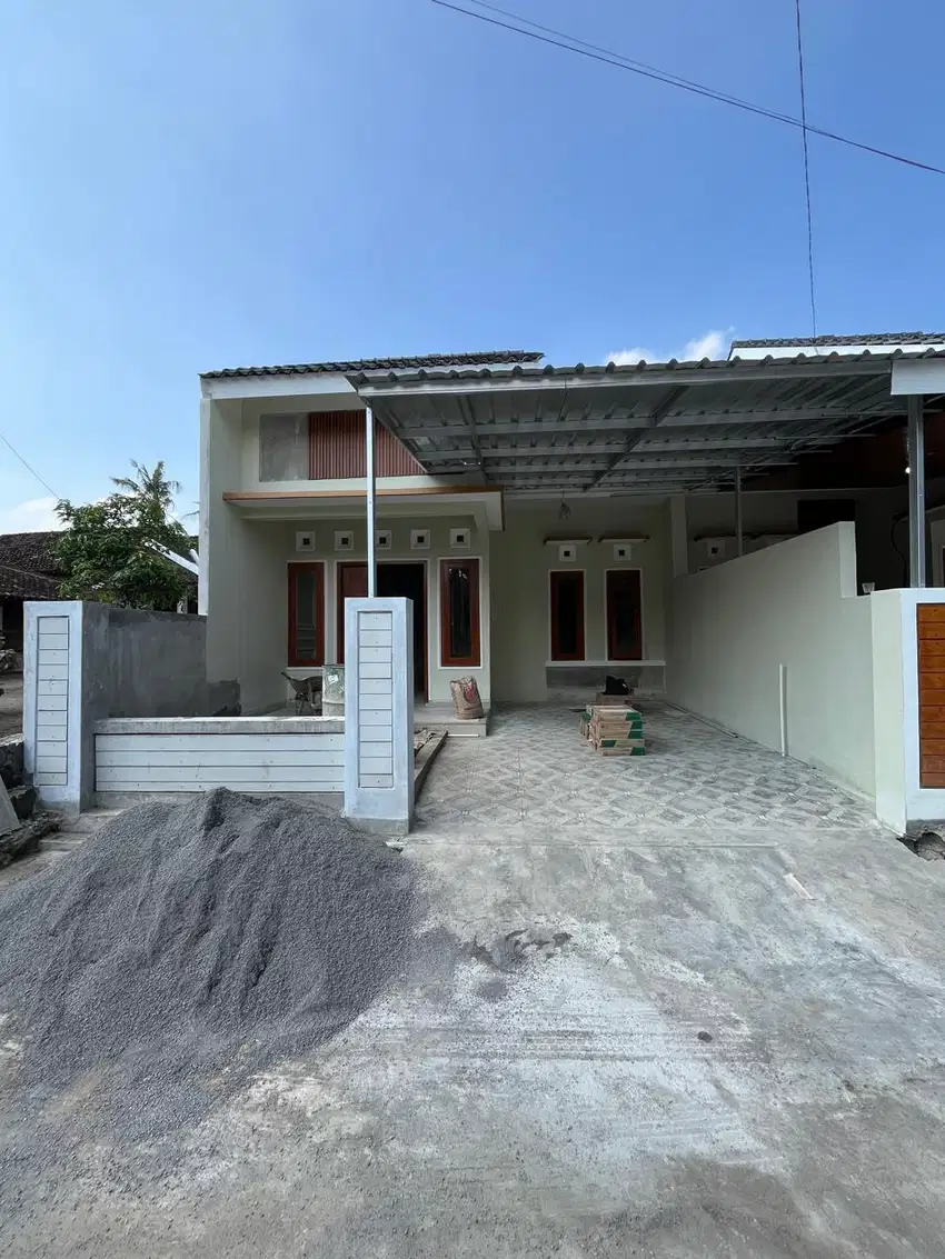 RUMAH BARU CANTIK MINIMALIS - HARGA SUPER EKONOMIS  DI SELOMARTANI