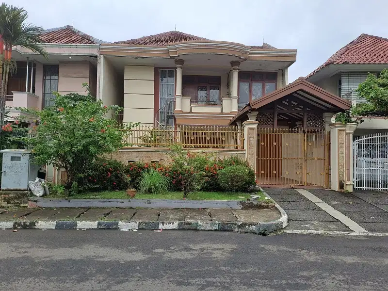 Rumah sudah direnovasi, Boulevard, selatan, di Cluster Banjar Wijaya