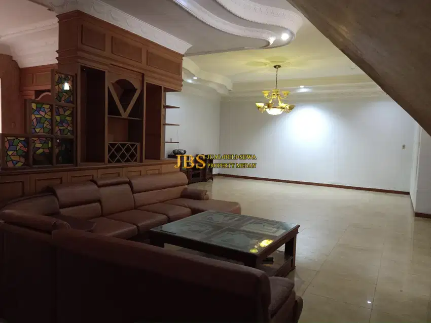 Jual/Sewa Villa 2 Tingkat di Komplek Cemara Asri Jalan Sakura - Medan