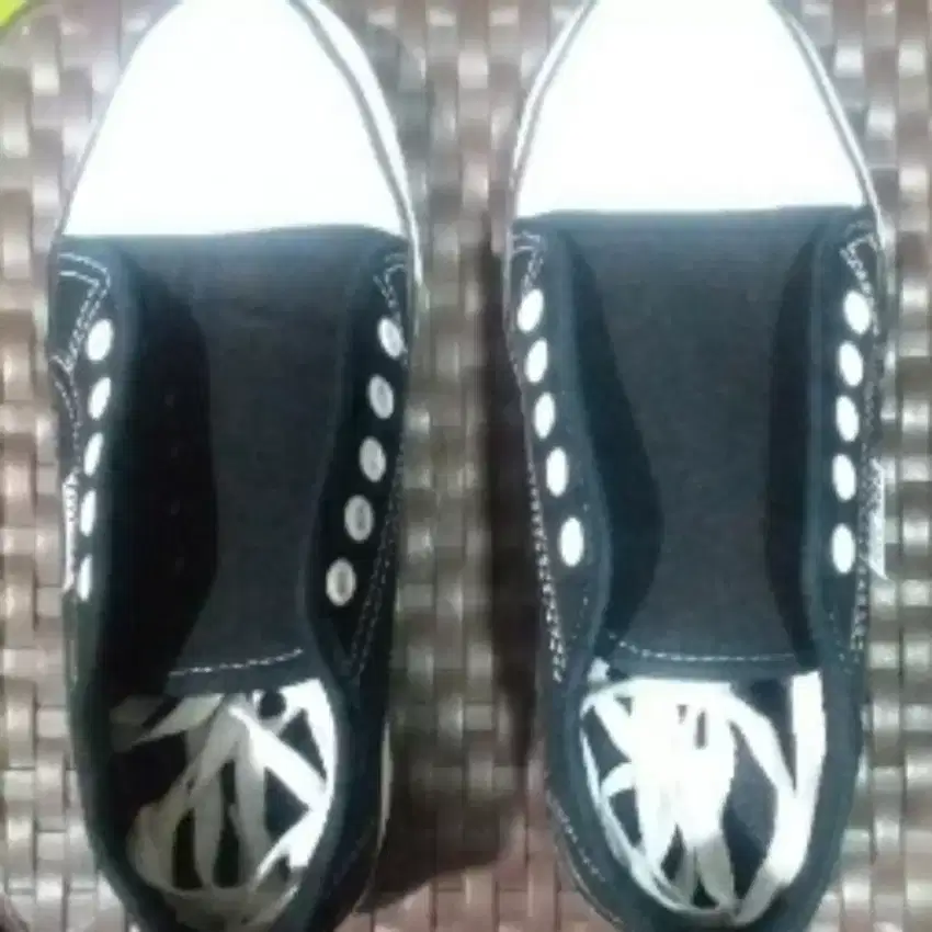 Sepatu Baru Unisex