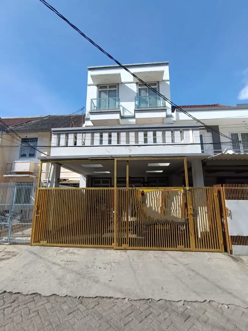 Rumah 3 lt dijual/sewa di taman palem lestari