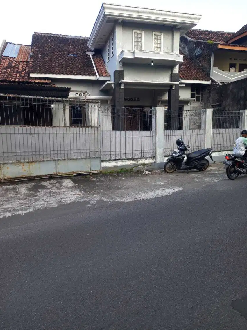Rumah Bagus Tepi jalan utama Area Jl. Palagan Dekat HYATT, JCM UGM