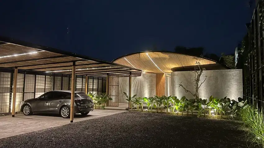 DIJUAL RUMAH MEWAH LOKASI BLULUKAN COLOMADU