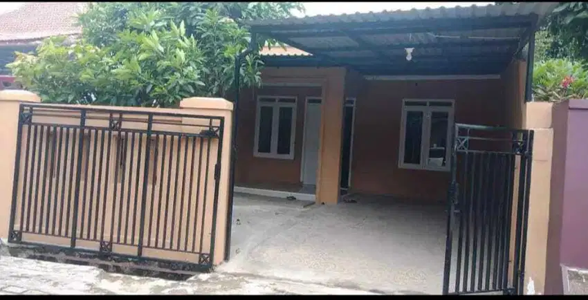 Rumah strategis deket lampu merah ciracas