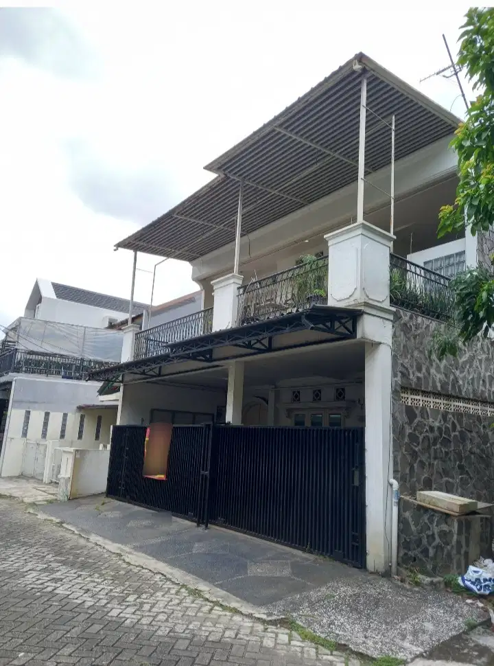 Rumah ASRI sebelah Taman komplek Jatibening Estete