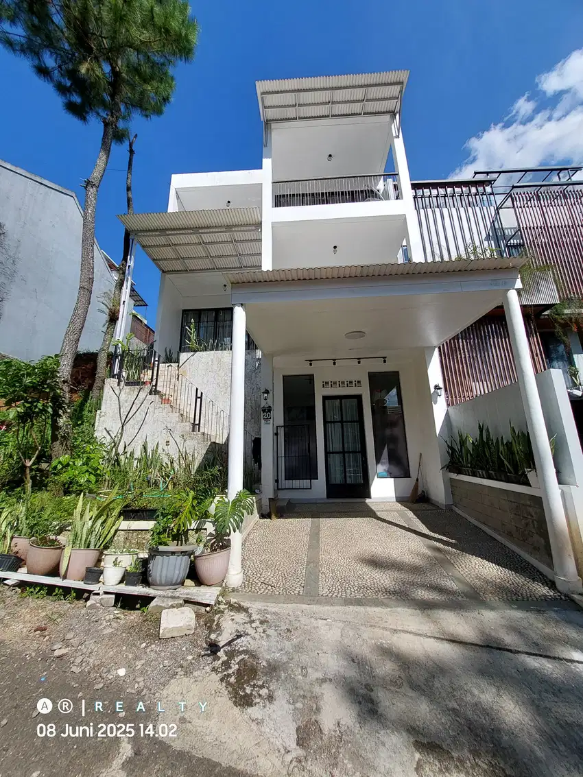 RUMAH DESIGN MODERN Dengan Kolam Renang di Resor Dago Pakar Bandung